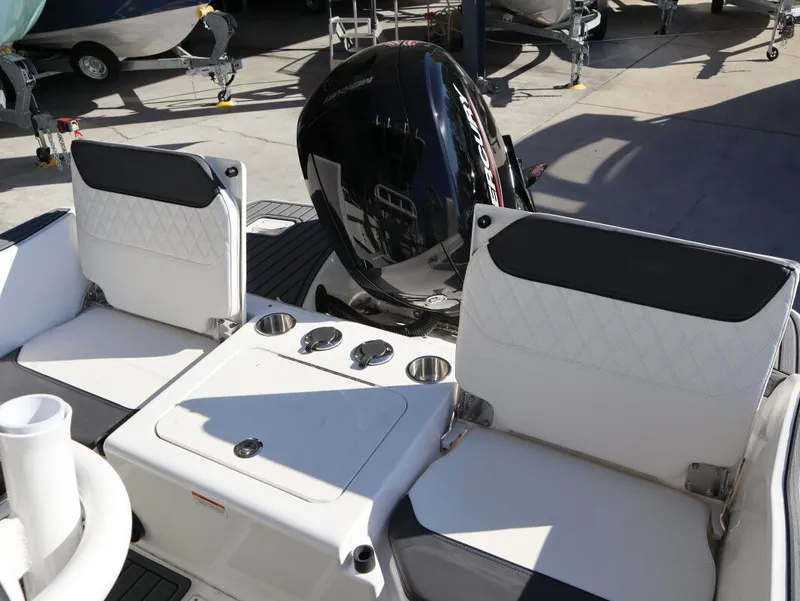 Slide: The Image of Bayliner TROPHY CC20 2026 - 10