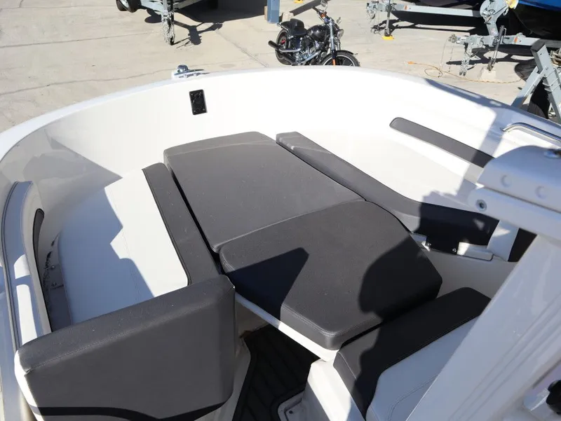 Slide: The Image of Bayliner TROPHY CC20 2026 - 7