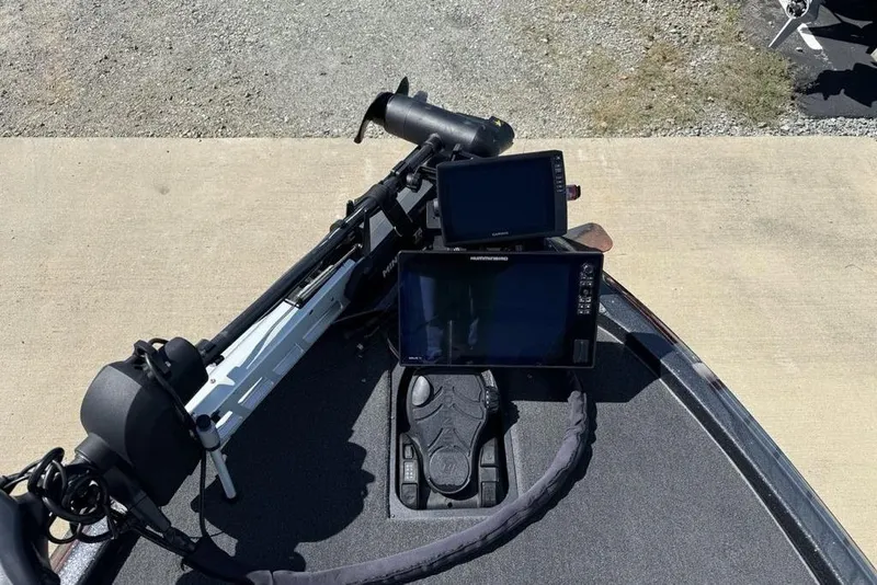 Slide: The Image of 2019 Skeeter ZX250 boat with advanced navigation and fish-finding equipment on deck. - 3