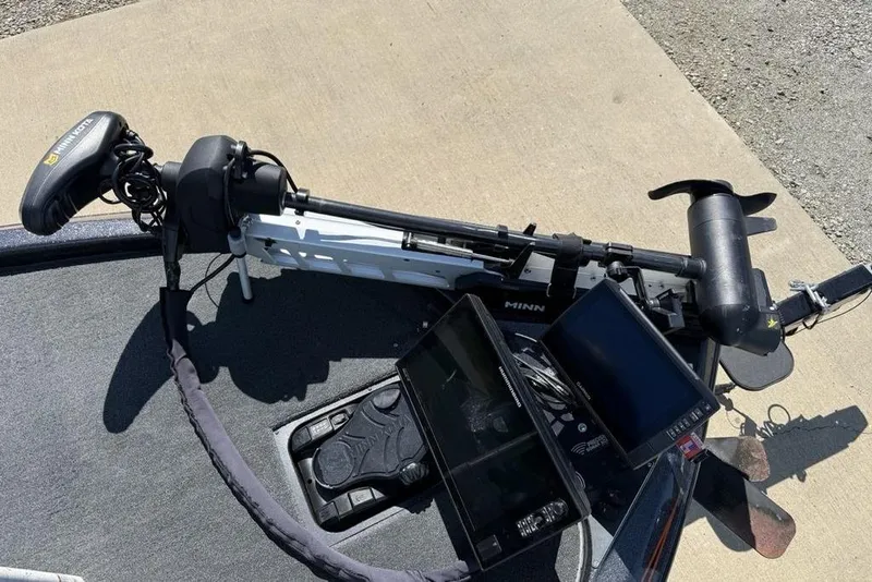 Slide: The Image of 2019 Skeeter ZX250 boat with Minn Kota trolling motor and fishfinder on deck. - 5