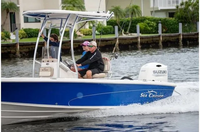 Slide: The Image of Sea Chaser 21 LX 2022 - 10