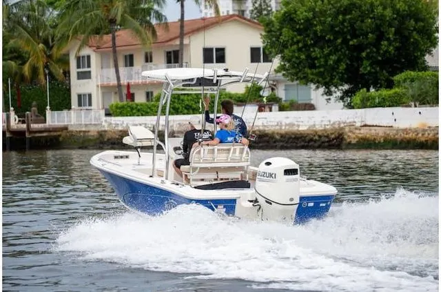 Slide: The Image of Sea Chaser 21 LX 2022 - 11