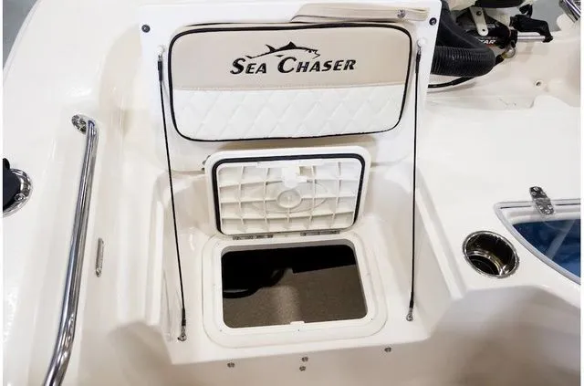 Slide: The Image of Sea Chaser 21 LX 2022 - 12