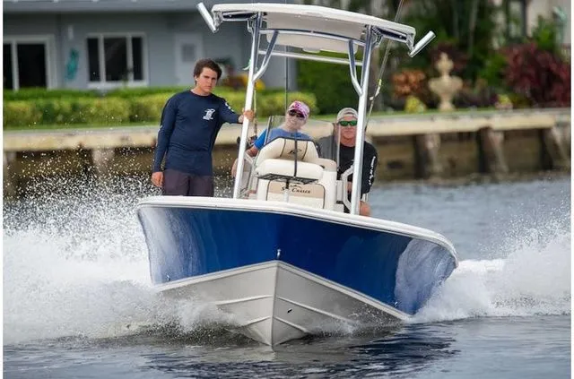 Slide: The Image of Sea Chaser 21 LX 2022 - 6