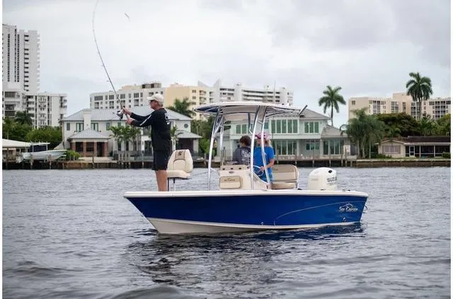 Slide: The Image of Sea Chaser 21 LX 2022 - 8