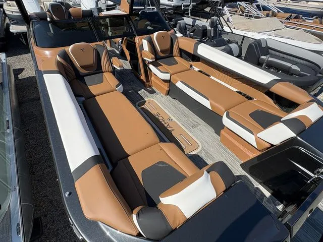 Slide: The Image of Tahoe Grand Tahoe Elite Windshield - 27 FT 2026 - 3