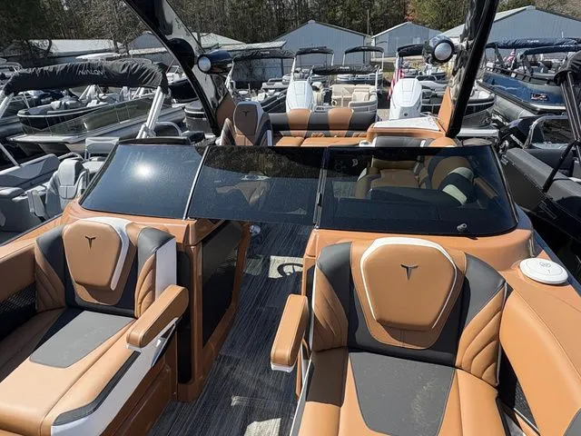 Slide: The Image of Tahoe Grand Tahoe Elite Windshield - 27 FT 2026 - 4