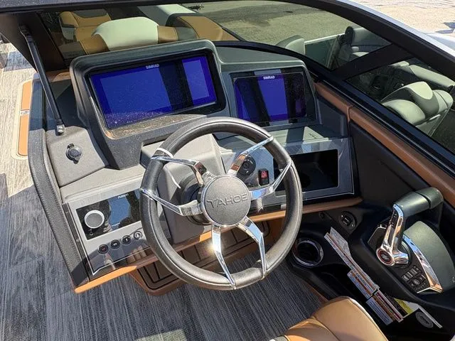 Slide: The Image of Tahoe Grand Tahoe Elite Windshield - 27 FT 2026 - 6