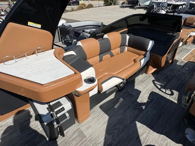 Slide: The Image of Tahoe Grand Tahoe Elite Windshield - 27 FT 2026 - 7