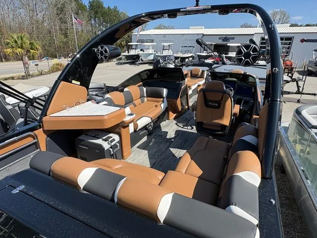 Slide: The Image of Tahoe Grand Tahoe Elite Windshield - 27 FT 2026 - 9