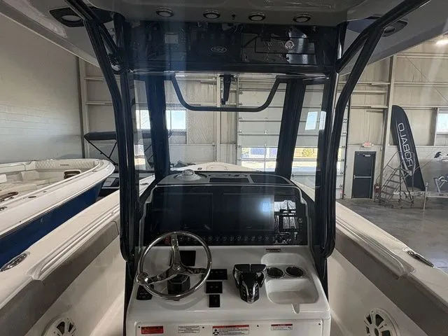 Slide: The Image of Sea Hunt Ultra 275 SE 2025 - 11