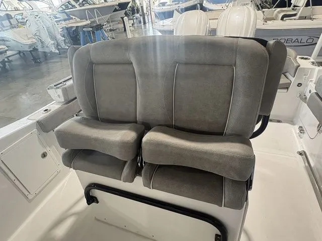 Slide: The Image of Sea Hunt Ultra 275 SE 2025 - 12