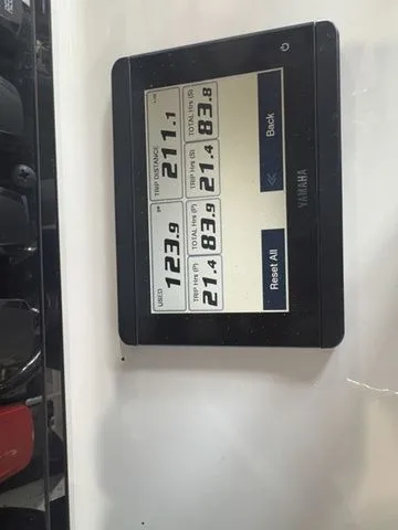 Slide: The Image of Sea Hunt Ultra 275 SE 2025 - 13