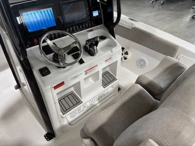 Slide: The Image of Sea Hunt Ultra 275 SE 2025 - 18