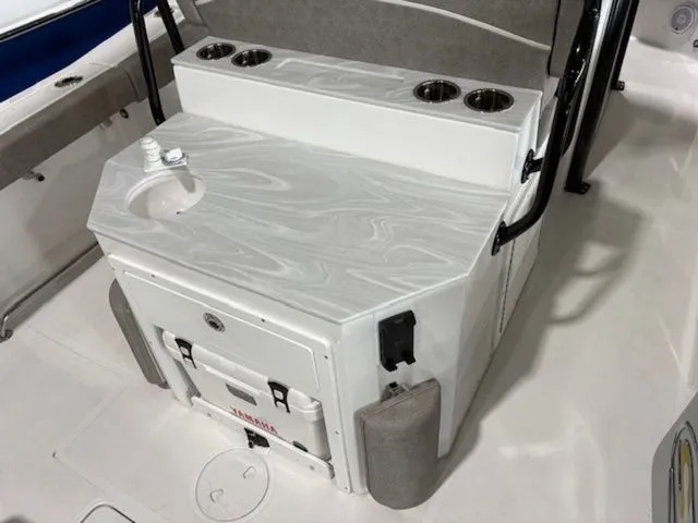 Slide: The Image of Sea Hunt Ultra 275 SE 2025 - 20