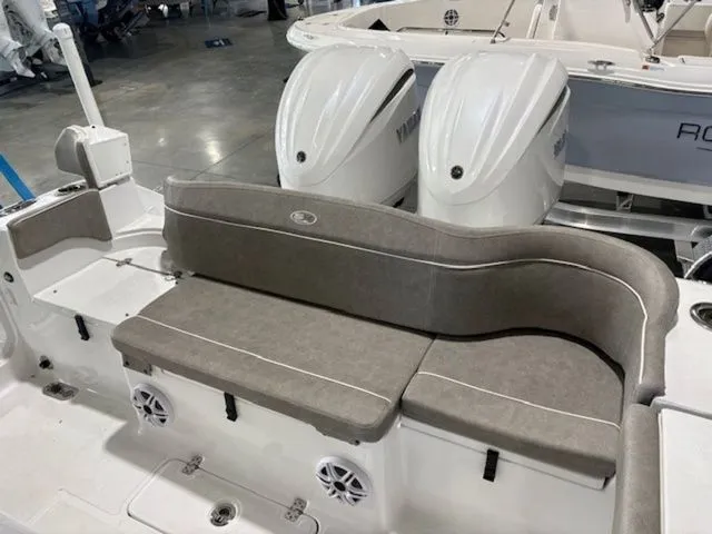 Slide: The Image of Sea Hunt Ultra 275 SE 2025 - 25