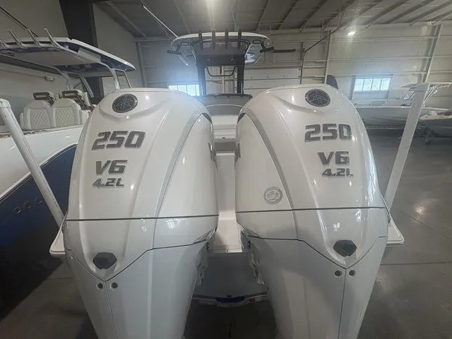 Slide: The Image of Sea Hunt Ultra 275 SE 2025 - 3