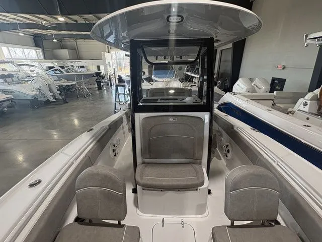 Slide: The Image of Sea Hunt Ultra 275 SE 2025 - 4