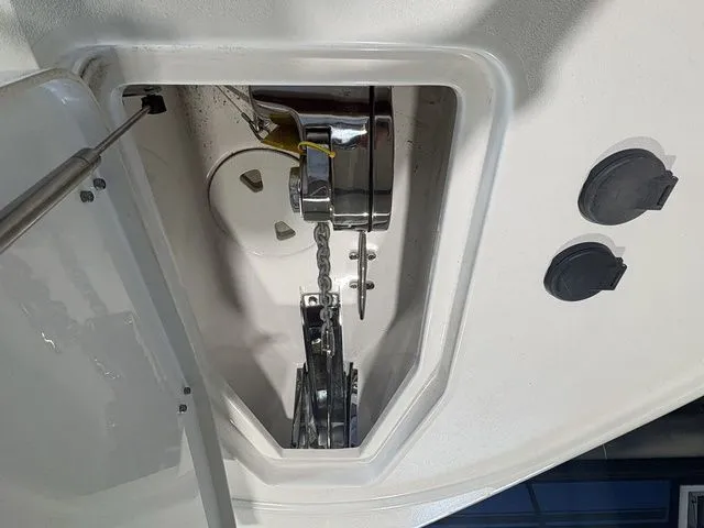 Slide: The Image of Sea Hunt Ultra 275 SE 2025 - 5