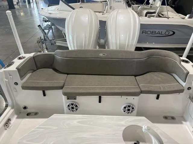 Slide: The Image of Sea Hunt Ultra 275 SE 2025 - 8