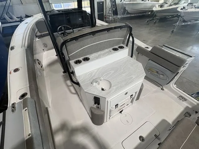 Slide: The Image of Sea Hunt Ultra 275 SE 2025 - 9