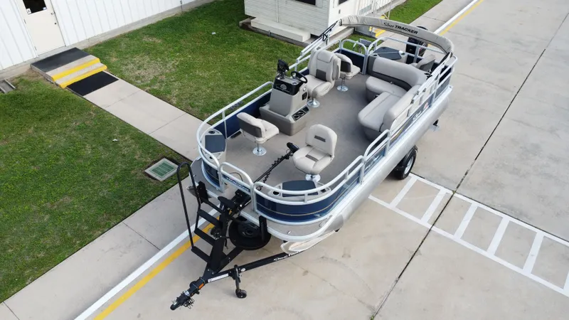 Slide: The Image of Sun Tracker 18 Bass Buggy 2024 - 11