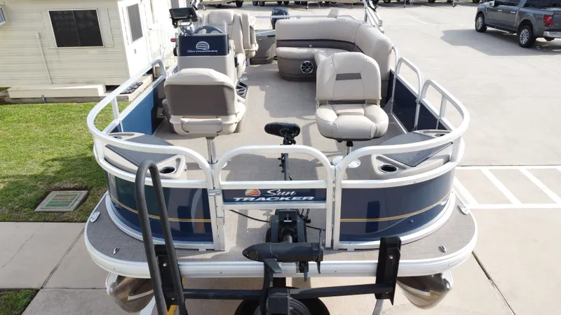 Slide: The Image of Sun Tracker 18 Bass Buggy 2024 - 18