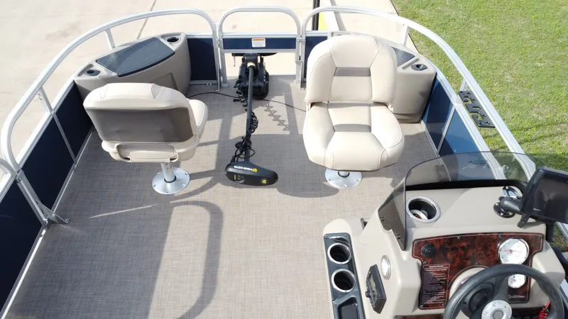 Slide: The Image of Sun Tracker 18 Bass Buggy 2024 - 28