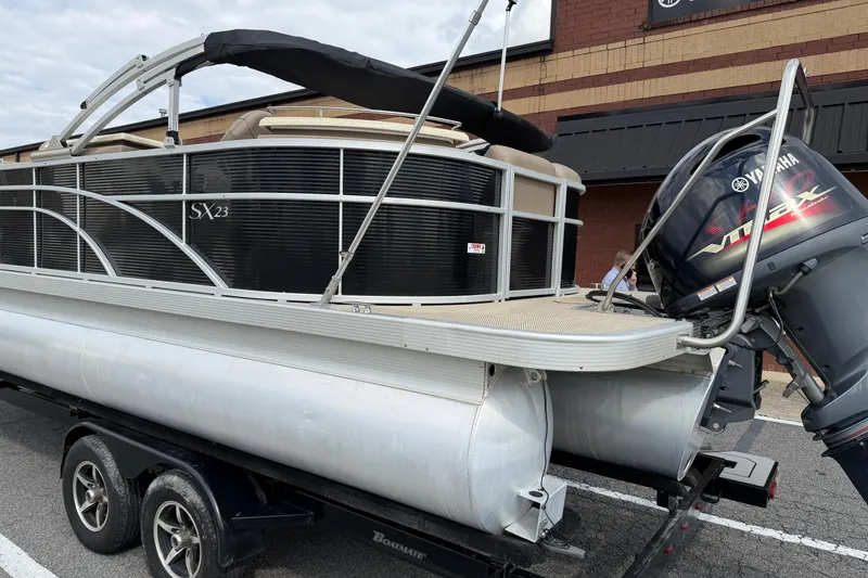 Slide: The Image of 2019 Bennington 23 SX Entertainment pontoon boat on trailer with Yamaha VMAX outboard motor. - 5