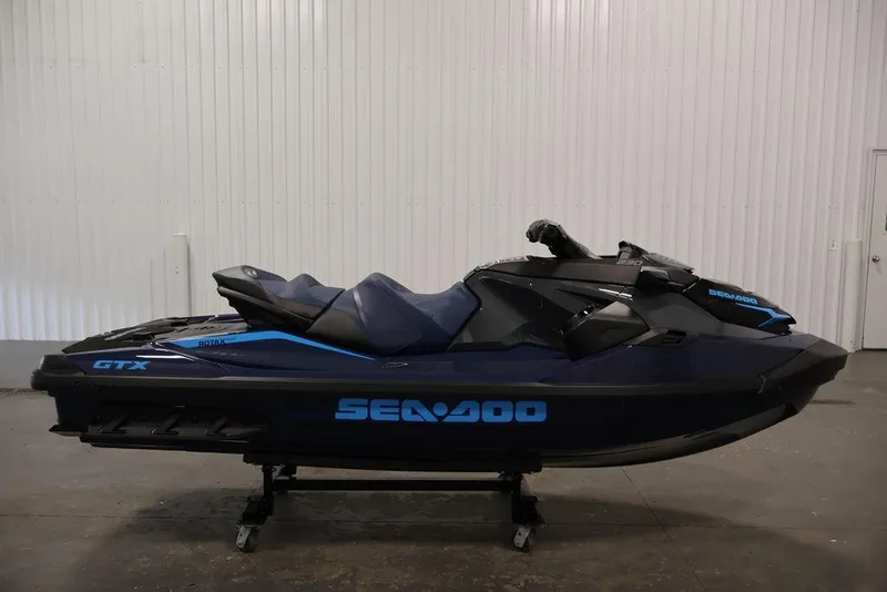 Slide: The Image of Sea-Doo GTX 230 2026 - 18