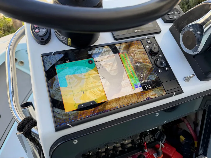 Slide: The Image of Simrad navigation system on Maverick 17 HPX-S 2021 boat. - 18