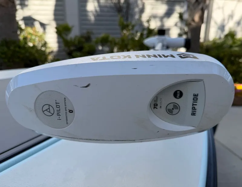 Slide: The Image of Minn Kota Riptide i-Pilot on Maverick 17 HPX-S, 2021 model. - 33