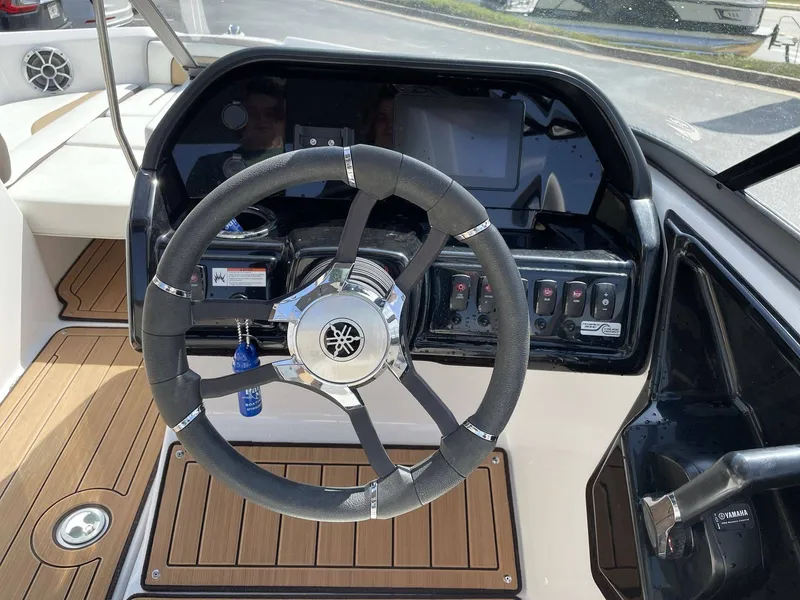 Slide: The Image of Yamaha 195S 2022 - 10