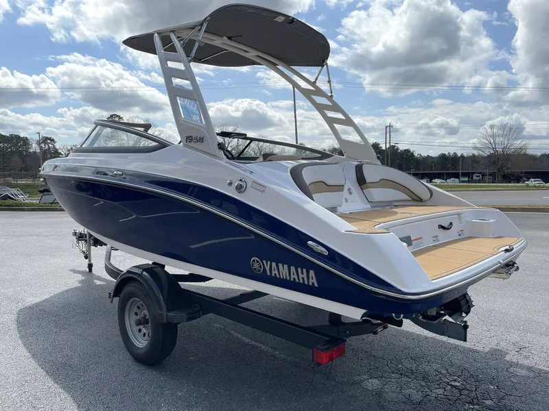 Slide: The Image of Yamaha 195S 2022 - 17