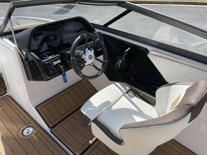 Slide: The Image of Yamaha 195S 2022 - 27