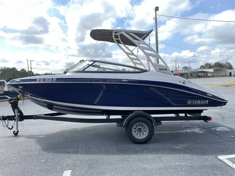 Slide: The Image of Yamaha 195S 2022 - 3