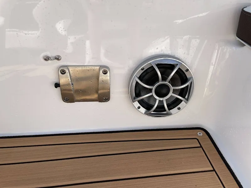 Slide: The Image of Yamaha 195S 2022 - 32