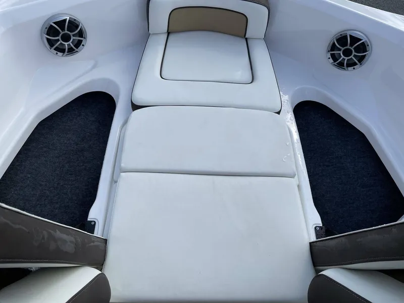 Slide: The Image of Yamaha 195S 2022 - 4