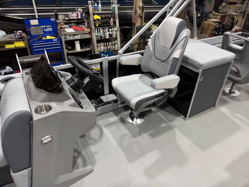 Slide: The Image of Tahoe GEOfish 2385 Rear Fish Tritoon & Honda 4-Stroke EFI 2026 - 10