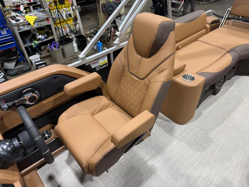 Slide: The Image of Tahoe LTZ 2385 Quad Lounge Shift SS & Honda 4-Stroke EFI 2026 - 11