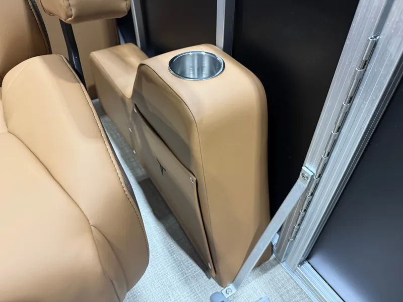 Slide: The Image of Tahoe LTZ 2385 Quad Lounge Shift SS & Honda 4-Stroke EFI 2026 - 24