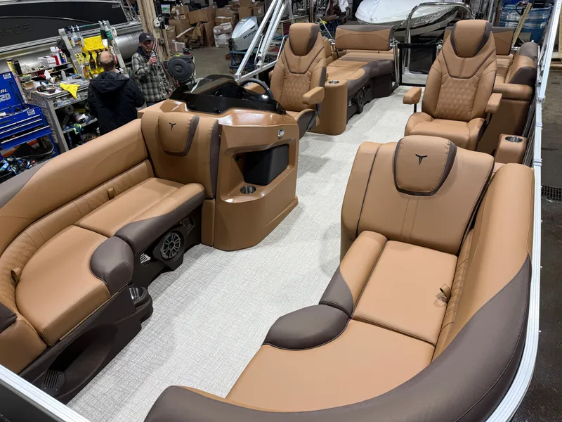 Slide: The Image of Tahoe LTZ 2385 Quad Lounge Shift SS & Honda 4-Stroke EFI 2026 - 30