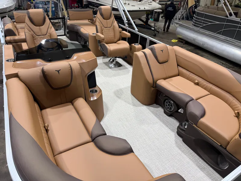 Slide: The Image of Tahoe LTZ 2385 Quad Lounge Shift SS & Honda 4-Stroke EFI 2026 - 31