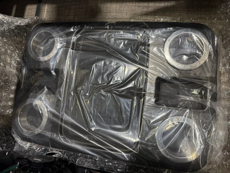 Slide: The Image of Tahoe LTZ 2385 Quad Lounge Shift SS & Honda 4-Stroke EFI 2026 - 32