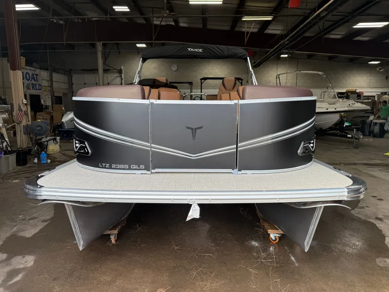 Slide: The Image of Tahoe LTZ 2385 Quad Lounge Shift SS & Honda 4-Stroke EFI 2026 - 33