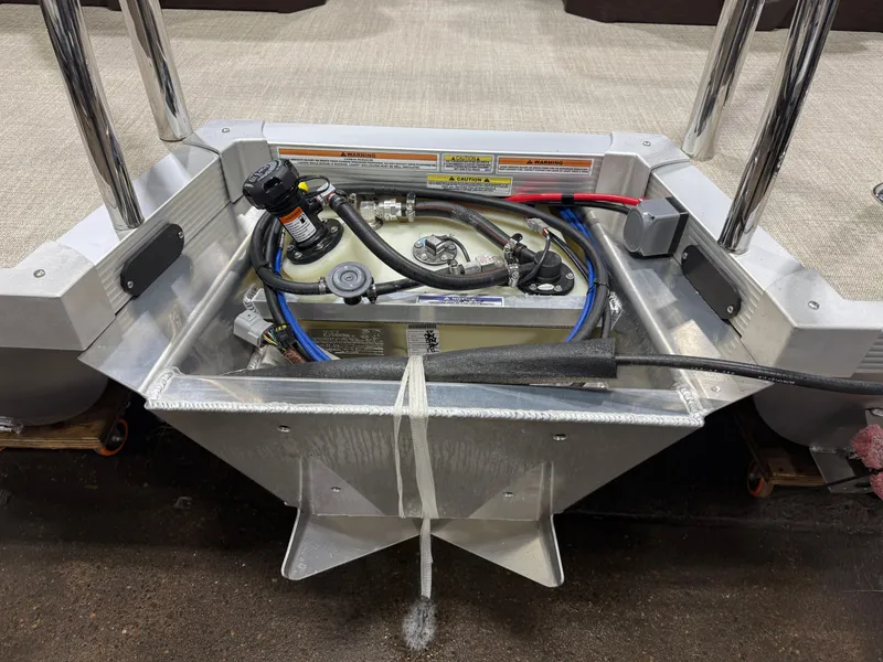 Slide: The Image of Tahoe LTZ 2385 Quad Lounge Shift SS & Honda 4-Stroke EFI 2026 - 41