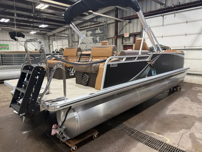 Slide: The Image of Tahoe LTZ 2385 Quad Lounge Shift SS & Honda 4-Stroke EFI 2026 - 47