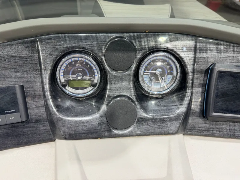 Slide: The Image of Avalon LSZ 2385 Quad Lounge Pontoon & 115HP Yamaha -$35,995 2023 - 21