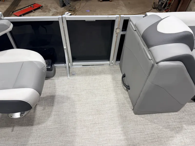 Slide: The Image of Avalon LSZ 2385 Quad Lounge Pontoon & 115HP Yamaha -$35,995 2023 - 31