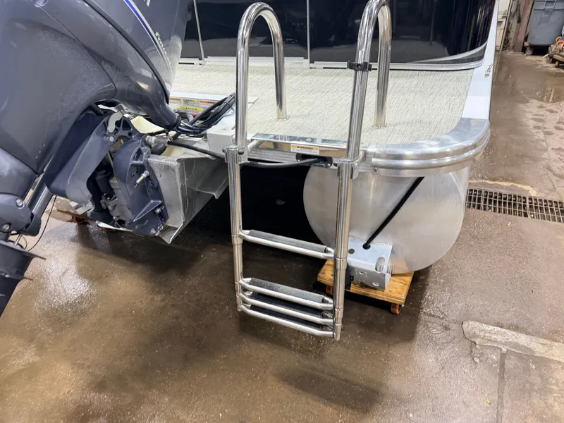 Slide: The Image of Avalon LSZ 2385 Quad Lounge Pontoon & 115HP Yamaha -$35,995 2023 - 32